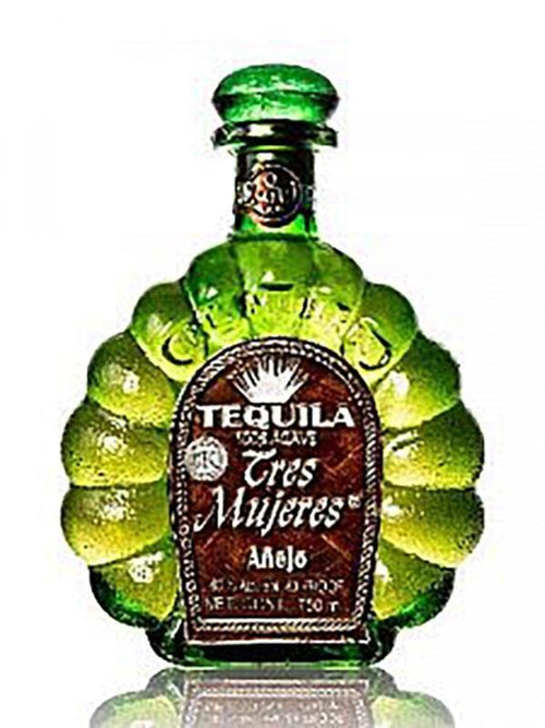 Tres Mujeres Añejo