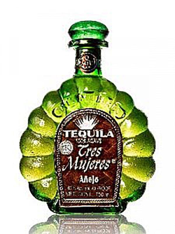 Tres Mujeres Añejo